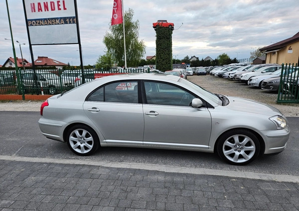 Toyota Avensis cena 15900 przebieg: 175000, rok produkcji 2006 z Gniezno małe 232